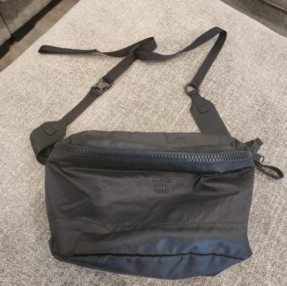 Herschel Supply Studio Fanny Pack/Belt Bag - Picture 1 of 4
